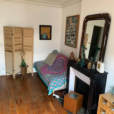 Stylish Flat With Balcony Facing South Affittacamere Parigi
