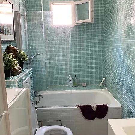 Stylish Flat With Balcony Facing South 4* Parigi